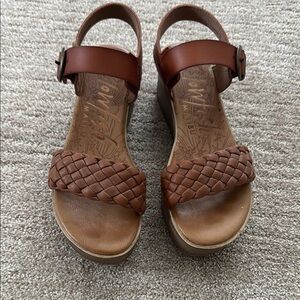 Brown Leather Sandals with Woven Design